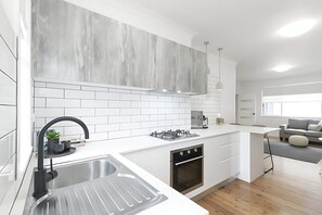 Apartment - Prickly Pear Stays in Adamstown, 1-br (Newcastle)