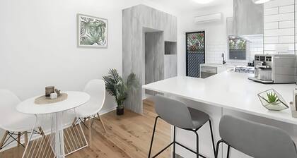 Prickly Pear Stays in Adamstown, 1-br