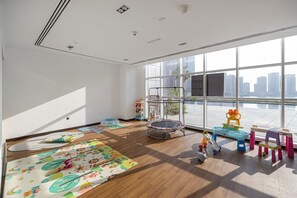 Zona de juegos infantil cubierta