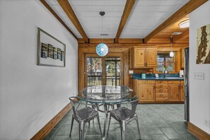 Dining - ShangriLog- log cabin at the beach (Carolina Beach)