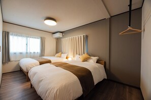 Desk, blackout drapes, free WiFi - Ojanse Hakata (Fukuoka)