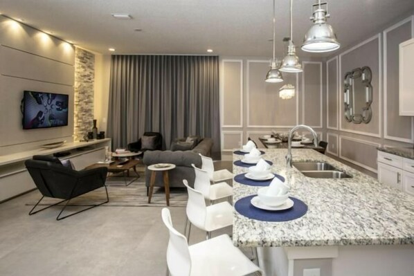 Room - Summerville Resort 5 Bedroom Vacation Home 2620 (Kissimmee)