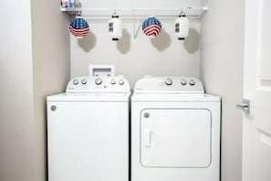 Laundry room - Summerville Resort 5 Bedroom Vacation Home 2620 (Kissimmee)