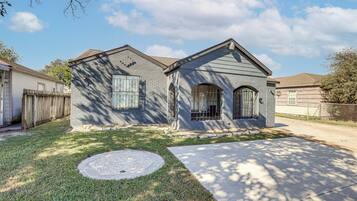 Apartment (1 Bedroom) | Interior