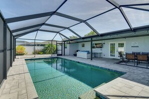 Front of property - Poolside Retreat 2 Mi to Dtwn Cape Coral (Cape Coral)