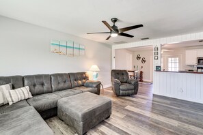 House (3 Bedrooms) | Interior - Poolside Retreat 2 Mi to Dtwn Cape Coral (Cape Coral)