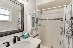 House (3 Bedrooms) | Interior - Poolside Retreat 2 Mi to Dtwn Cape Coral (Cape Coral)