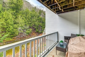 Apartment (3 Bedrooms) | Interior - 7 Mi to Stowe Mtn! Riverfront Retreat on Main St (Stowe)