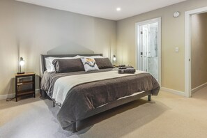 Apartment (3 Bedrooms) | Interior - 7 Mi to Stowe Mtn! Riverfront Retreat on Main St (Stowe)