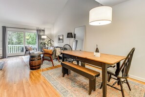 Apartment (3 Bedrooms) | Interior - 7 Mi to Stowe Mtn! Riverfront Retreat on Main St (Stowe)