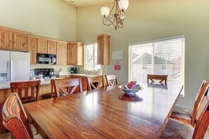 House (6 Bedrooms) | Interior