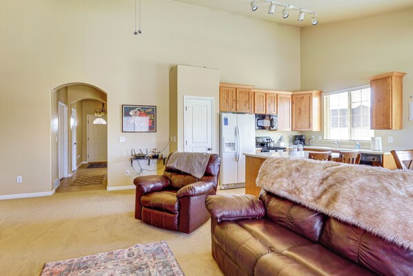 House (6 Bedrooms) | Interior