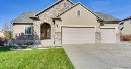 3,600 Sq Ft, Large Fenced Yard: Heber City Retreat