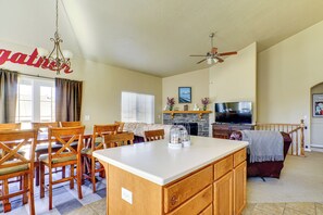 House (6 Bedrooms) | Interior