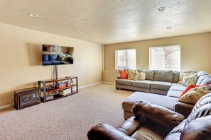 House (6 Bedrooms) | Interior