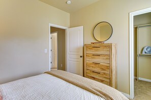 House (6 Bedrooms) | Interior