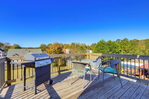 Interior - 2 Mi to Town: Fully Equipped Georgia Home w/ Deck! (McDonough)