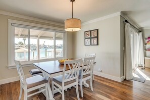 House (3 Bedrooms) | Interior - 5 Min to Fast Water: Waterfront Discovery Bay Home (Discovery Bay)
