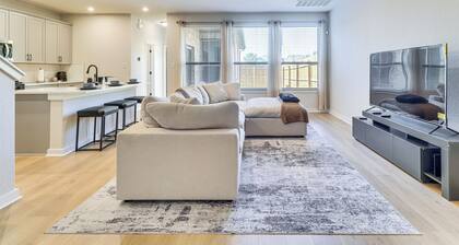 < 2 Mi Kalahari & Dell Diamond! Modern Townhome