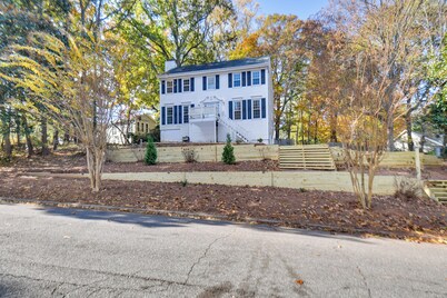 Fully Updated! Suburb Stay Near Sugarloaf Mills