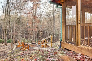 Interior - Fish & Hike: Wooded Circle P Cabin in Murphy (Murphy)
