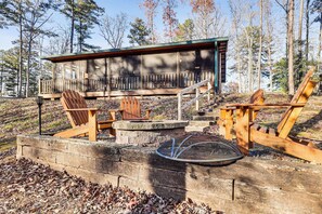 Interior - Fish & Hike: Wooded Circle P Cabin in Murphy (Murphy)
