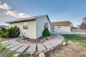 House (2 Bedrooms) | Interior - Dog Friendly! Helena Valley Home w/ Mtn Views (Helena)