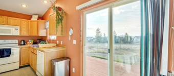 Dog Friendly! Helena Valley Home w/ Mtn Views