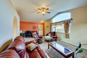 House (2 Bedrooms) | Interior - Dog Friendly! Helena Valley Home w/ Mtn Views (Helena)