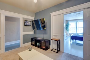 Apartment (3 Bedrooms) | Interior - Walkable Racine Retreat! 1 Mi to Lake Michigan (Racine)