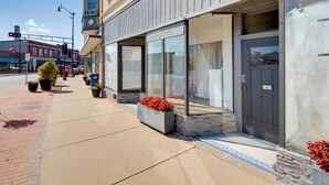 A hotel with a modern facade, large windows, and a welcoming entrance. - Walkable Racine Retreat! 1 Mi to Lake Michigan (Racine)