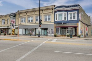 Apartment (3 Bedrooms) | Interior - 1 Mi to Lake Michigan! Urban Racine Apartment (Racine)