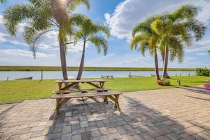 Interior - Unwind Poolside + Walk to Lake! Okeechobee Getaway (Okeechobee)