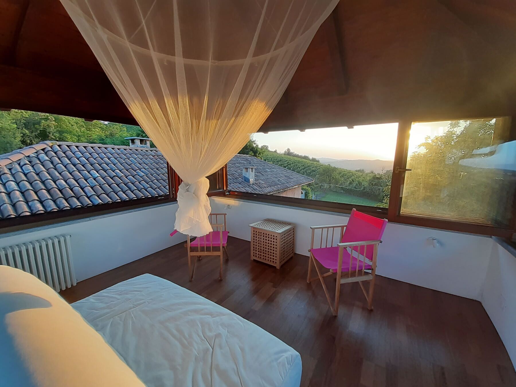 6 makuuhuonetta, silitysrauta/-lauta, Wi-Fi, vuodevaatteet