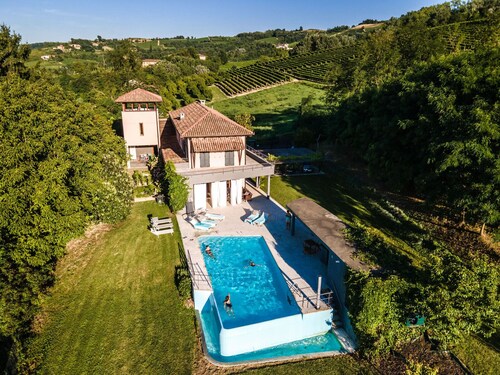Villa Architetti by Italita, a luxury villa infinity pool and pool bar.