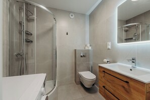 Asciugacapelli, asciugamani, sapone, shampoo