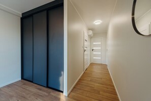 Una televisión de pantalla plana