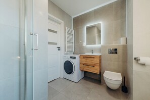 Hair dryer, towels, soap, shampoo - Apartamenty Dominikańska (Rzeszów)