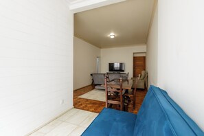 Living area - Excellent 2-bedroom apartment in Ipanema. (Rio de Janeiro)
