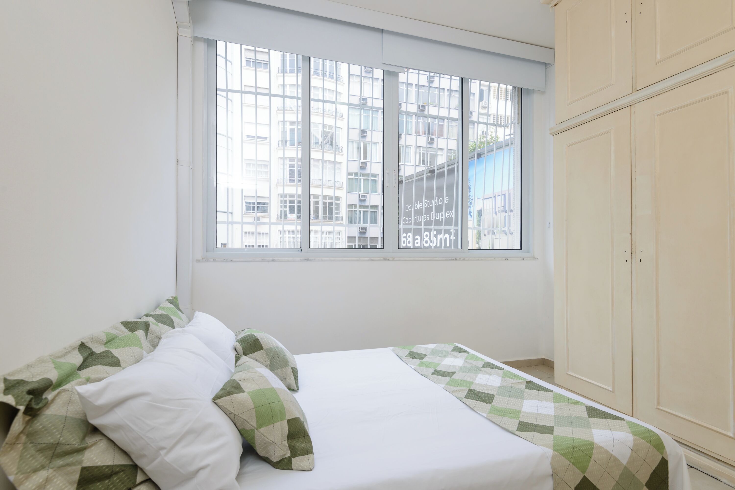 2 bedrooms, internet, bed sheets