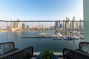 Property grounds - Exquisite 2BR | Private Beach Access | Near Marina & JBR (Dubai)