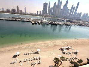 Beach - Exquisite 2BR | Private Beach Access | Near Marina & JBR (Dubai)
