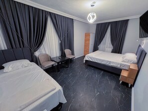 클래식 트윈룸, 발코니, 시내 전망 | 무료 WiFi