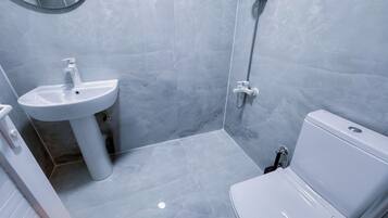 Classic Twin Room, Balcony, City View | Bathroom | Shower, towels, soap, shampoo