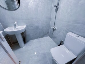 Classic Twin Room, Balcony, City View | Bathroom | Shower, towels, soap, shampoo