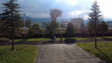 Habitación clásica con 2 camas individuales, balcón, vistas a la ciudad | Vistas a la ciudad