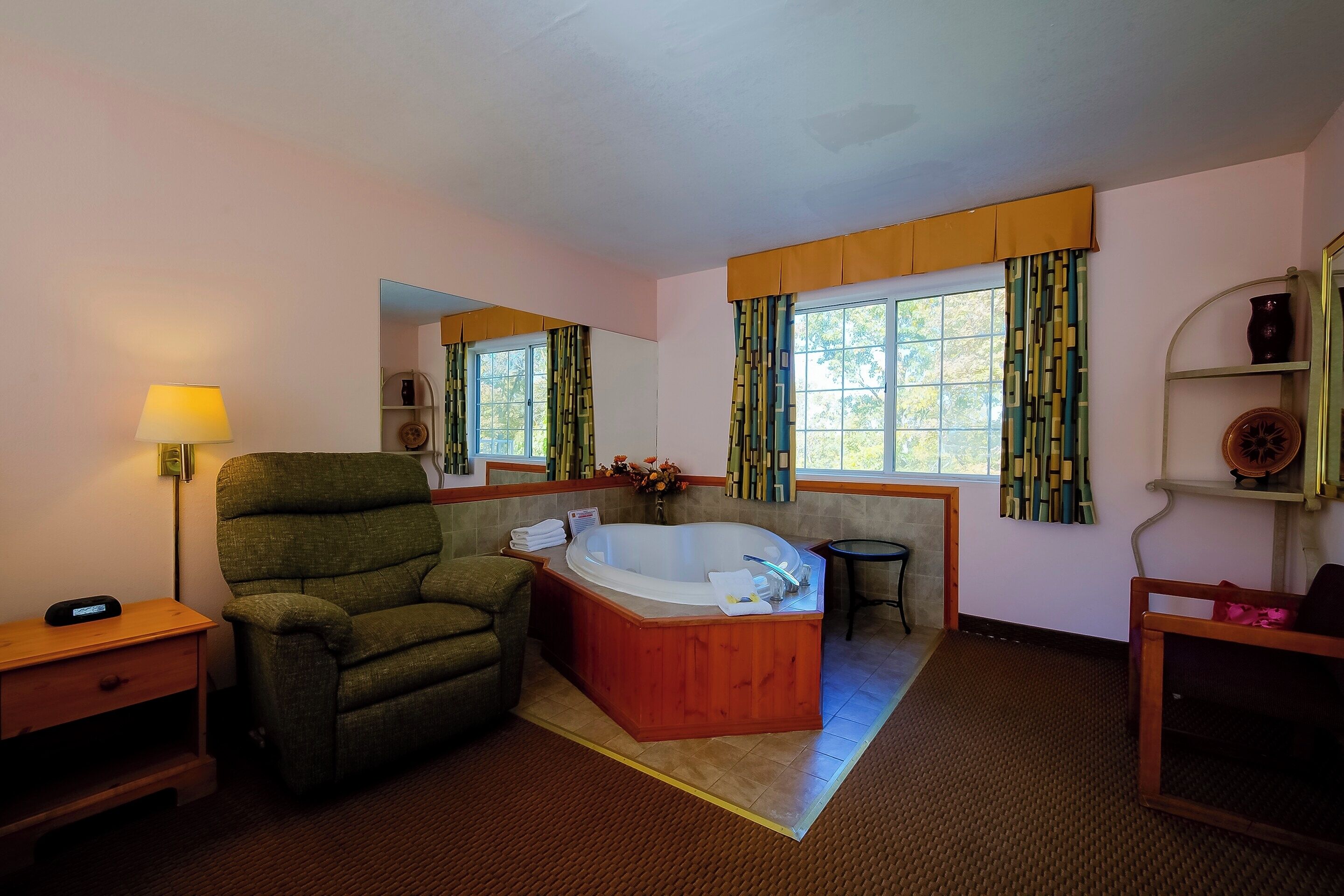 Eureka Springs Room W/ King Bed Perfect For Relaxation & Scenic Adventures - Eureka Springs, AR