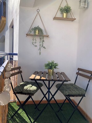 Outdoor dining - Centrally located apartment in Torremolinos (Torremolinos)