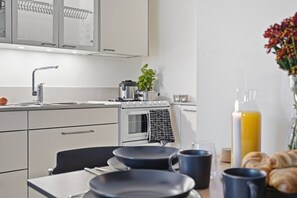 Fridge, microwave, oven, stovetop - Nordic Deluxe / Renovated / Central - A/C - WiFi (Helsinki)