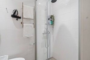 Free toiletries, hair dryer, towels, soap - Nordic Deluxe / Renovated / Central - A/C - WiFi (Helsinki)
